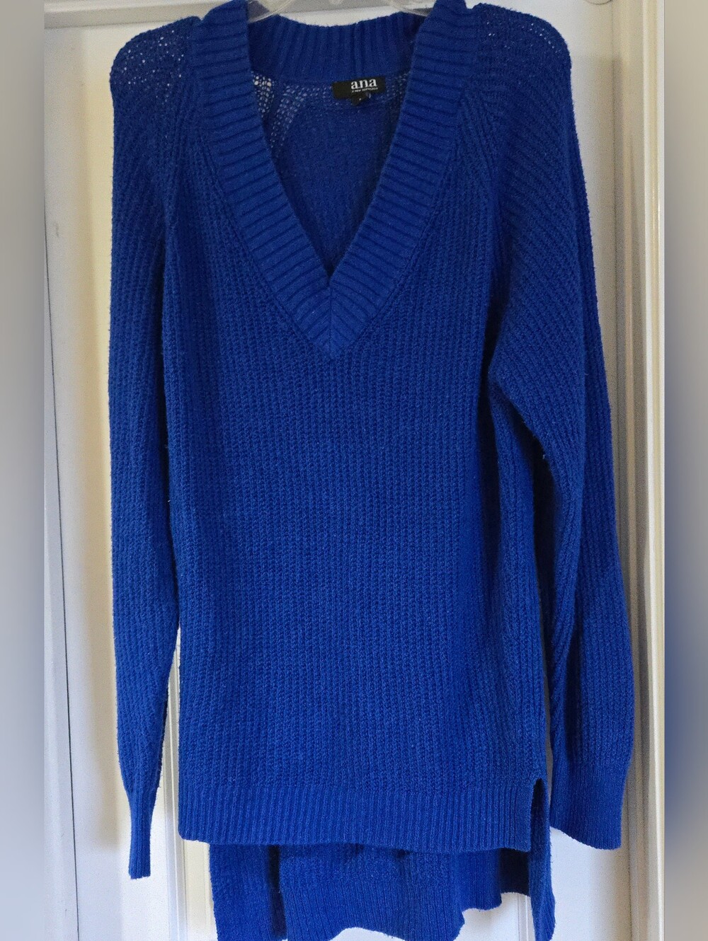 a.n.a Women's Royal Blue V-Neck Knit High Low Oversized Sweater Size Medium